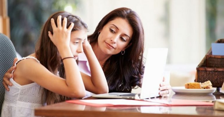 Marrëdhëniet seksuale, studimi: 1 në 4 vajza kanë përjetuar dhunë nga partneri