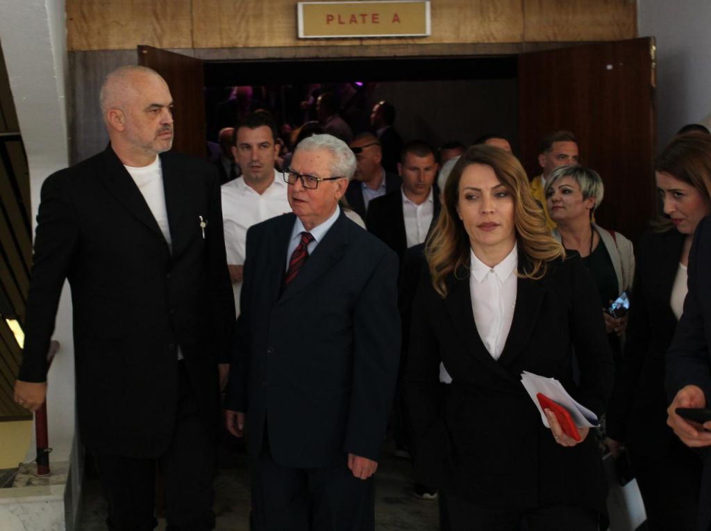 FOTOT/ Kongresi i PS jashtë kamerave