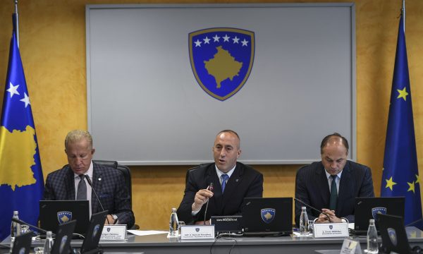 “Taksa”, Hoxhaj paralajmëron dorëheqje nëse prishen raportet me Amerikën