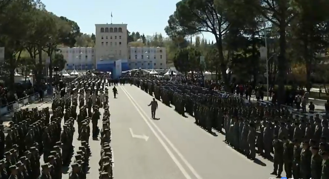LIVE / Shqipëria 10 vite në NATO, nis ceremonia në Tiranë