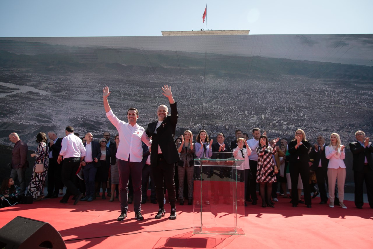 Veliaj: Ata që thonin – Edi dhe Erioni si kanë punët mirë, ju them sot…!