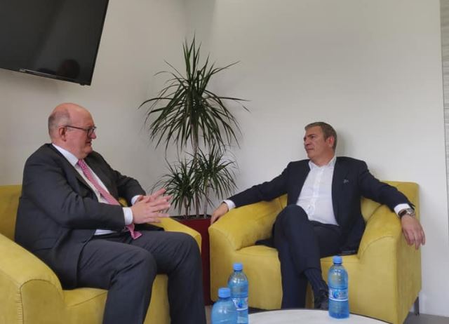 Gjiknuri takon ambasadorin Norman: Britania gati të ndihmojë Shqipërinë për reformën zgjedhore