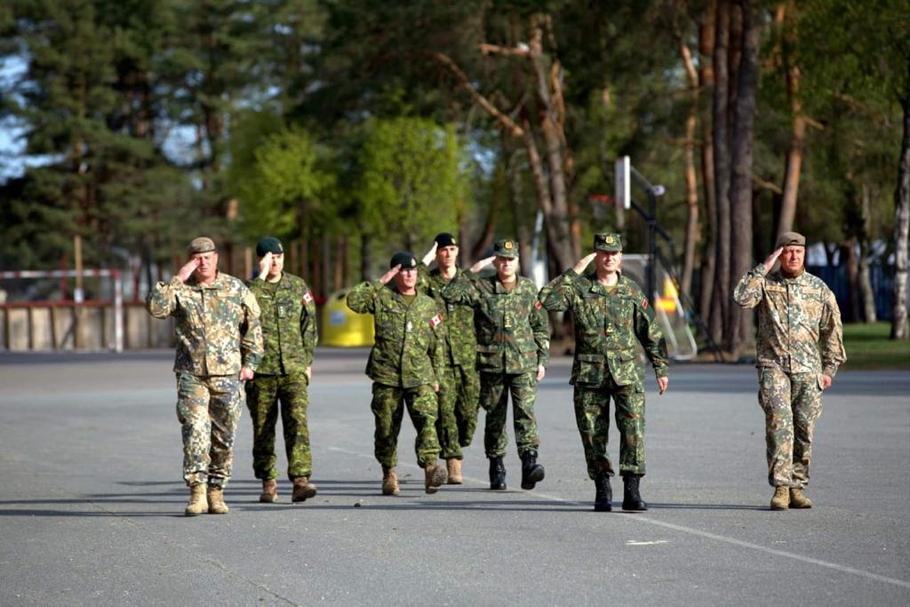 GALERI / Ra në krye të detyrës, mbahet në Letoni ceremonia për Hasanajn