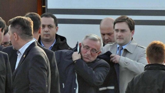 Gjenerali serb i dënuar për krime lufte, udhëheq paradën ushtarake, reagon SHBA