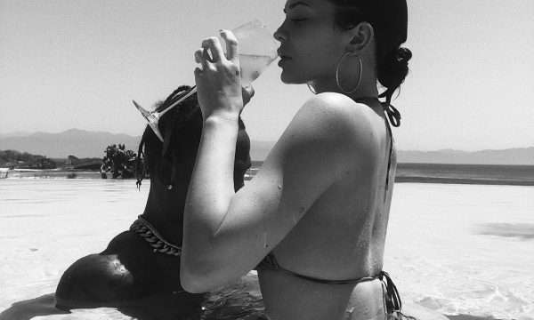 FOTO/ Kylie Jenner i dhuron Travis Scott një Lamborghini, dhe i kërkon seks publikisht