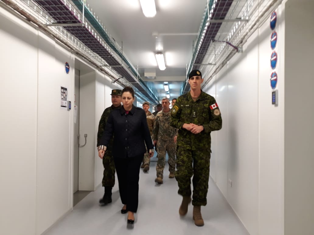 FOTOT/ Letoni, Xhaçka viziton ushtarakët shqiptarë të plagosur