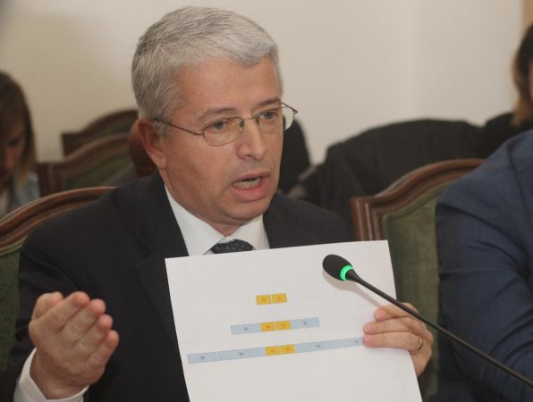 Vetingu në Polici/ Lleshaj kundër Metës: Të rrëzohet dekreti, nuk duhet të paragjykojë Ministrinë e Brendshme