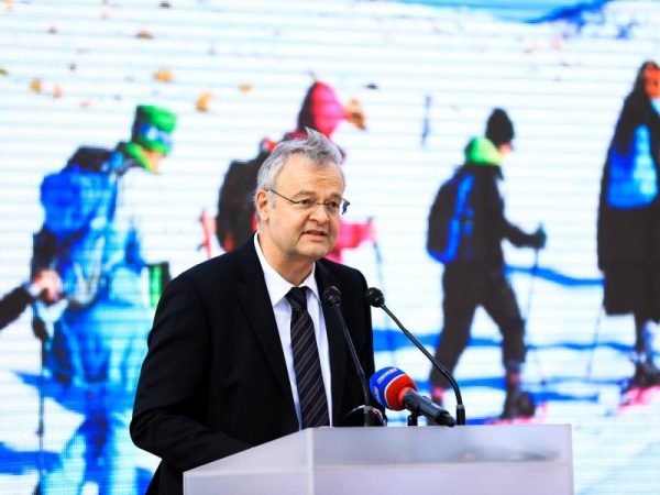 Ambasadori i Zvicrës dënon sulmin ndaj Borchardt dhe ka një apel për partitë politike