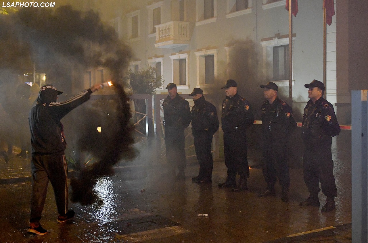 Incidentet në protestën e 13 majit/ Gjykata liron 7 protestuesit