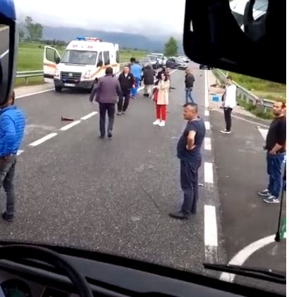 PAMJET/ Një çift në Gjadër përplaset nga automjeti, vdes burri