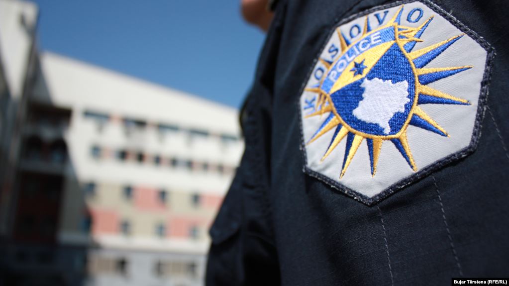 Zëvendësministrit serb në Kosovë i digjet makina