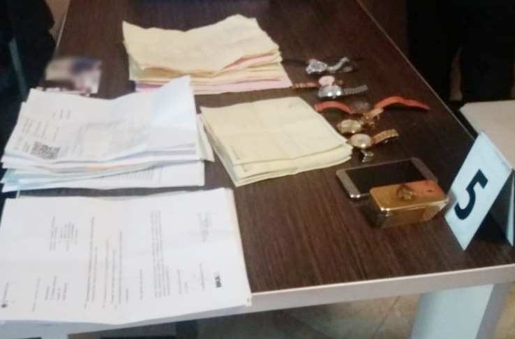 I kërkuar në të gjithë Evropën për vjedhje dhe falsifikime, policia arreston 27 vjeçarin