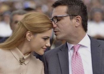 “Shikoje botën Kajan”, Ajola Xoxa publikon një foto me të birin