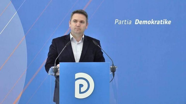 Bashkia Kukës i bindet Metës, kërkon heqjen e qendrave të numërimit