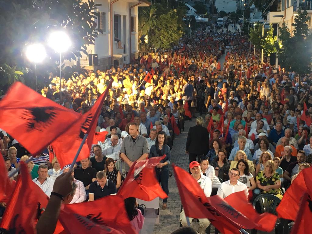 VIDEO+FOTO/ Ja si e presin qytetarët e Sarandës kryeministrin Rama