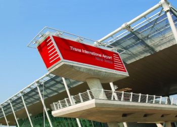 Transporti ajror/ Rritet numri i pasagjerëve që udhëtojnë nga ajri me 13.9%