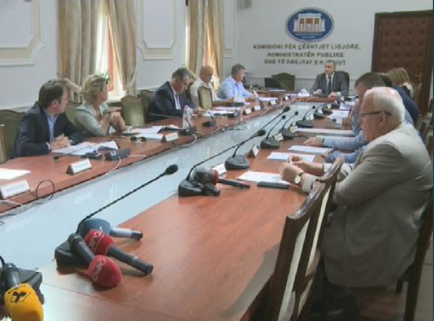 “Dekreti i presidentit nuk është llastik për të mbathura”, Braho debate me Gjonin për shkarkimin e Metës