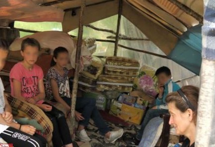 Historia e trishtë e 7 jetimëve që humbën babain dy vite më parë,  vajza në lot: Ka disa ditë që rrimë….