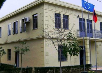 Bashkia e Roskovecit mesazh Tabakut: S’është kërcënuar askush se do i hiqet kempi!