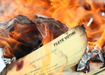 Dogjën me molotov fletët e votimit në Vaun e Dejës/ KQZ nis procedurat për zëvendësimin e tyre