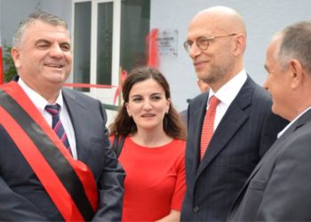 U shkarkua LIVE, kryebashkiaku i Vaut të Dejës tradhton partinë: E organizoi PD, jo bashkia