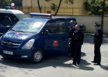 Pengoi procesin e votimit, shoqërohet një ish-polic në Korçë