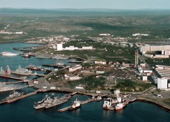 Përfshihet nga flakët anija e marinës ruse, humbin jetën 14 persona