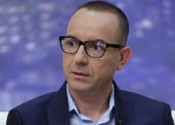 E neveritshme sesi llumi i bën jehonë nderit të Ramushit për të marrë pak nga fama e tij