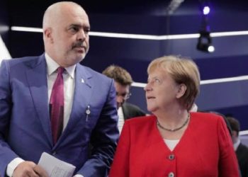 Rama takon Merkel, kancelarja e vëmendshme ndaj kryeministrit