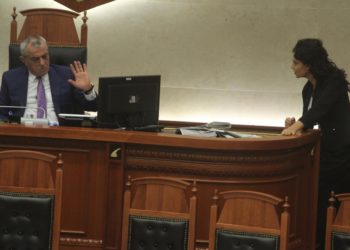 Ato që nuk u panë në media, foto pikante nga seanca e sotme plenare