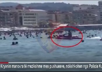 VIDEO / Po bënin “spektakël” në det, bllokohen dy motorë uji në Durrës