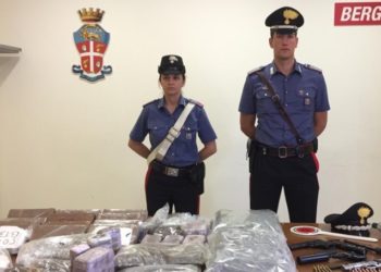 Kapet në Itali shqiptari me 3 mln euro drogë, i gjejnë edhe armë me silenciator