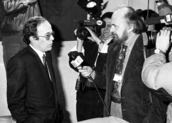 Imazhet e zgjedhjeve të para pluraliste/ Kur Nano, Berisha dhe Ramiz Alia votonin dhe jepnin intervista