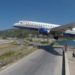 Aeroporti grek i veçantë, avionët “fluturojnë mbi kokat” e turistëve (video)