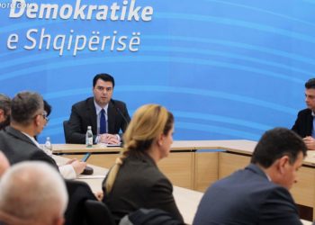 “Nuk jemi gati për zgjedhje të parakohshme”, Zbardhet mbledhja e Bashës me ‘kupolën’ e PD