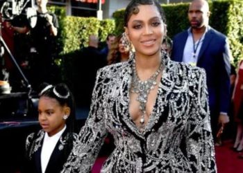 Beyonce ecën në tapetin e kuq me vajzën