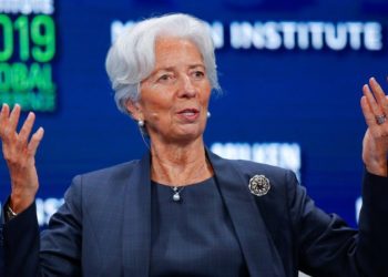 Christine Lagarde, “prusjane e veshur me Chanel”