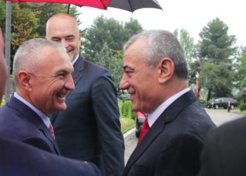 FOTOLAJM / Festa e SHBA bën bashkë Ilir Metën dhe Gramoz Ruçin