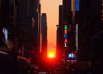 Pamje spektakolare nga fenomeni “Manhattanhenge”