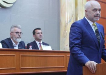 Rama: Veliaj dha më pak leje ndërtimi se Basha, por arkëtoi 5 herë më shumë lekë nga ndërtuesit