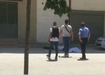 ‘Lufta’ në Kavajë/ Viktima kalimtar i rastit, kishte dalë për të blerë bukë