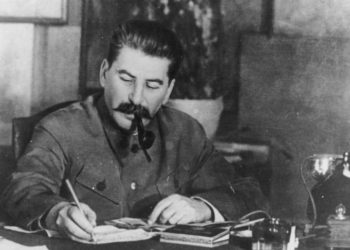 Historia ndryshe/Kush mashtroi dhe kush u mashtrua?