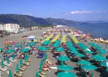 Sezoni turistik/ Voda : Shkodra ‘hapa pas’ me planin e masave