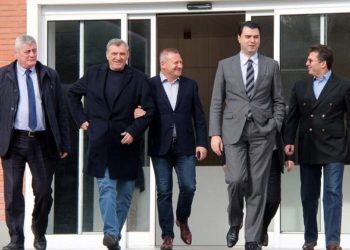 Pas mbledhjes së Kryesisë së PD-së, Basha mbledh aleatët në selinë blu