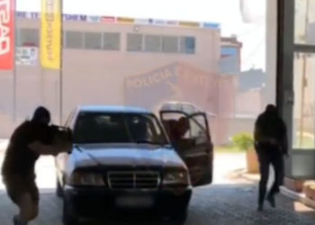 “Policia, asnjë lëvizje”/ VIDEO si u arrestuan gjobëvënësit në Durrës