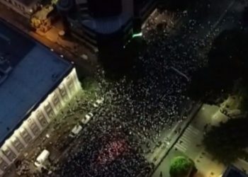 Basha dhe Kryemadhi dalin nga selitë, marshim drejt Kryeministrisë