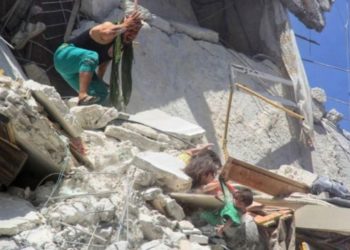 FOTO/ 5-vjeçarja përlot botën, shpëton motrën 7-muajshe pas sulmeve dhe vdes vetë