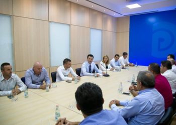 Dy ditë pas zgjedhjeve, Basha takim me kryebashkiakët e djathtë