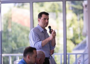 Basha akuza qeverisë nga Gjirokastra: Vetëm Shqipëria dhe Koreja e Jugut pa investime të huaja