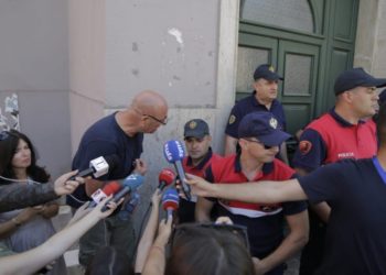 Robert Budina: Po përgatitet valë e gjerë protestash për teatrin, na mbështesin dhe jelekëverdhët nga Parisi